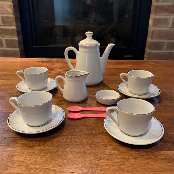 Vintage 1987 12 Piece Royal Kahla (Service for 4) Fine Porcelain Toy Tea Set - Picture 3 of 15